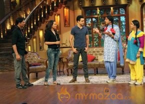 Akshay-Sonakshi-Imran On The Sets Of Comedy Nights photo 16