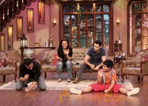 Akshay-Sonakshi-Imran On The Sets Of Comedy Nights photo 2