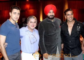 Akshay-Sonakshi-Imran On The Sets Of Comedy Nights