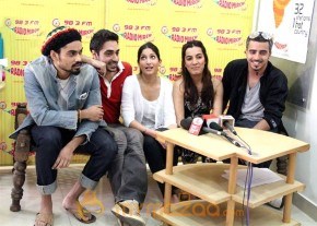 Akshay &amp; Anushka Sharma Launched Patiala House music photo 11