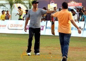 Akshay, Deepika at Housefull Cricket Match photo 7