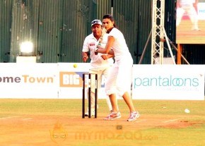 Akshay, Deepika at Housefull Cricket Match photo 2