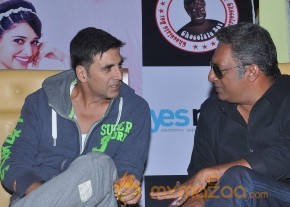 Akshay,Tamanna Promotes Entertainment Movie Photos photo 80