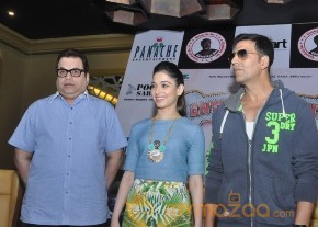 Akshay,Tamanna Promotes Entertainment Movie Photos photo 40