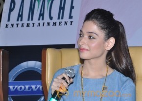 Akshay,Tamanna Promotes Entertainment Movie Photos photo 70