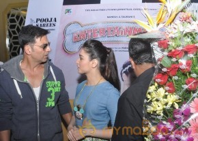 Akshay,Tamanna Promotes Entertainment Movie Photos photo 32