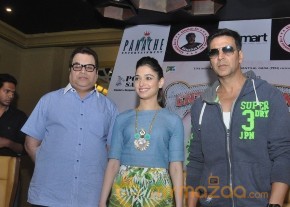Akshay,Tamanna Promotes Entertainment Movie Photos photo 26
