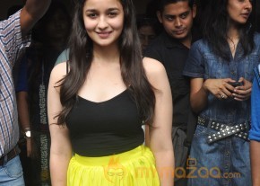 Alia Bhatt Launch Art Exhibition SPLASSH  photo 6