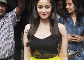 Alia Bhatt Launch Art Exhibition SPLASSH  photo 5