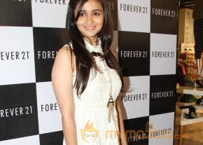 Alia Bhatt Launch Forever 21 Store 