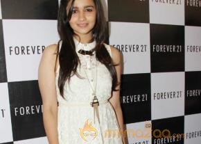 Alia Bhatt Launch Forever 21 Store  photo 15