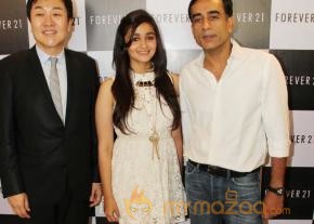 Alia Bhatt Launch Forever 21 Store  photo 31