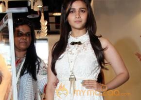 Alia Bhatt Launch Forever 21 Store  photo 24