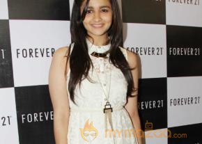 Alia Bhatt Launch Forever 21 Store  photo 9