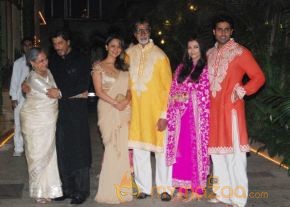 Amitab Bachchan Family Diwali Event Photos photo 16