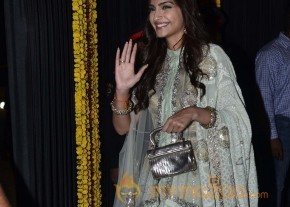 Amitabh Bachchan Hosted Diwali Party Photos Gallery photo 16