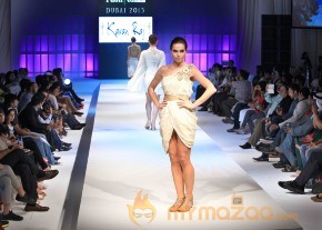 Anjana Sukhani Ramp Walk at Fashion Me 2013 Finale  photo 20