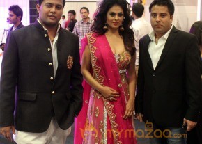 Anjana Sukhani Ramp Walk at Fashion Me 2013 Finale  photo 14
