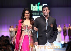 Anjana Sukhani Ramp Walk at Fashion Me 2013 Finale  photo 24
