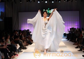 Anjana Sukhani Ramp Walk at Fashion Me 2013 Finale  photo 11