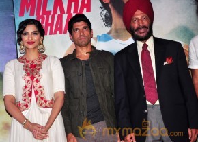 Bhaag Milkha Bhaag Movie Trailer & Music Launch   photo 14
