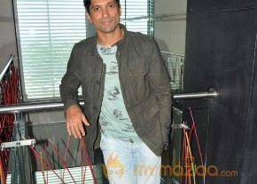 Bhaag Milkha Bhaag Promotion On sets of IIJ  photo 13