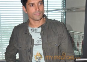 Bhaag Milkha Bhaag Promotion On sets of IIJ  photo 24