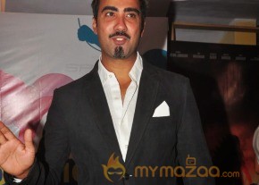 Bolly Celebs at AANKHON DEKHI premiere Photos photo 5