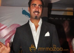 Bolly Celebs at AANKHON DEKHI premiere Photos photo 7