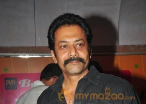 Bolly Celebs at AANKHON DEKHI premiere Photos photo 3