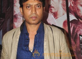 Bolly Celebs at AANKHON DEKHI premiere Photos photo 34