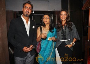 Bolly Celebs at AANKHON DEKHI premiere Photos photo 17