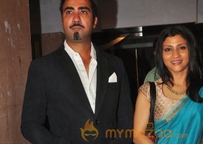 Bolly Celebs at AANKHON DEKHI premiere Photos photo 12