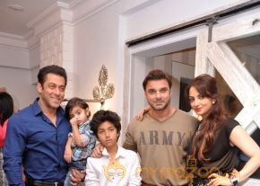 Bolly Celebs at BANDRA 190 store launch Photos photo 4