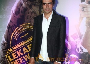 Bolly Celebs At Lekar Hum Deewana Dil Premiere photo 18