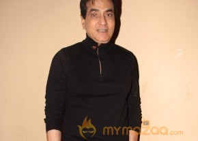 Bolly Celebs At Lekar Hum Deewana Dil Premiere photo 5