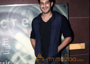 Bolly Celebs At Lekar Hum Deewana Dil Premiere photo 23
