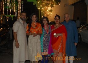 Bolly Celebs at Shilpa Shetty Diwali Party Gallery photo 25