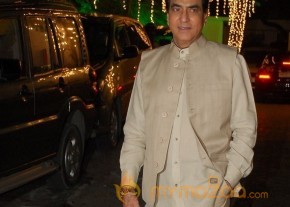 Bolly Celebs at Shilpa Shetty Diwali Party Gallery photo 18