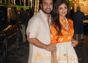 Bolly Celebs at Shilpa Shetty Diwali Party Gallery photo 7