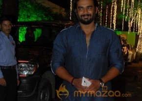 Bolly Celebs at Shilpa Shetty Diwali Party Gallery photo 41
