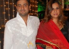Bolly Celebs at Shilpa Shetty Diwali Party Gallery photo 19