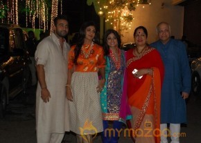Bolly Celebs at Shilpa Shetty Diwali Party Gallery photo 36