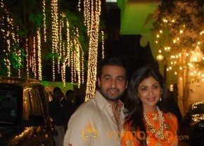 Bolly Celebs at Shilpa Shetty Diwali Party Gallery photo 23