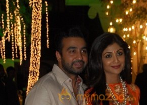 Bolly Celebs at Shilpa Shetty Diwali Party Gallery photo 8