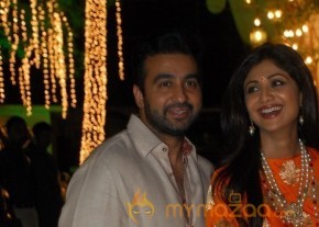 Bolly Celebs at Shilpa Shetty Diwali Party Gallery photo 42