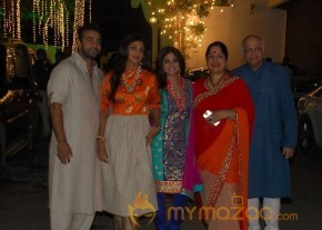 Bolly Celebs at Shilpa Shetty Diwali Party Gallery photo 39