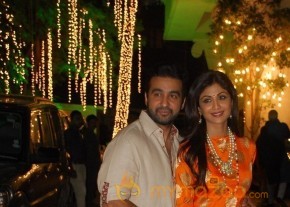 Bolly Celebs at Shilpa Shetty Diwali Party Gallery photo 34