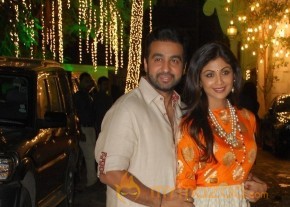 Bolly Celebs at Shilpa Shetty Diwali Party Gallery photo 14