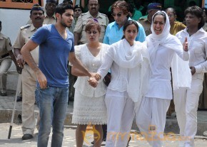 Bollywood Celebrities at Jiah Khan Funeral Photo Gallery  photo 43